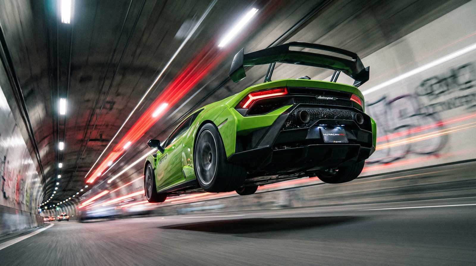 黑丝兰博基尼隧道视频